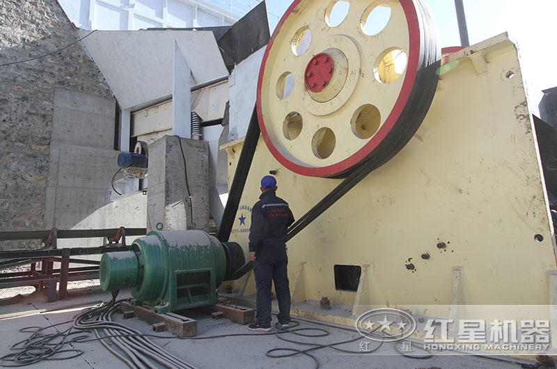 顎式破碎機(jī)生產(chǎn)現(xiàn)場