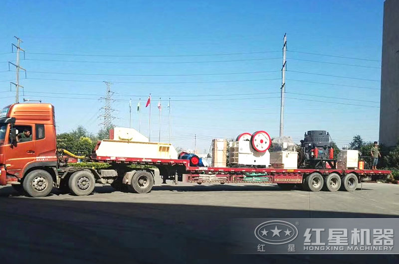 紅星顎式破碎機(jī)發(fā)貨現(xiàn)場 紅星顎式破碎機(jī)發(fā)貨現(xiàn)場