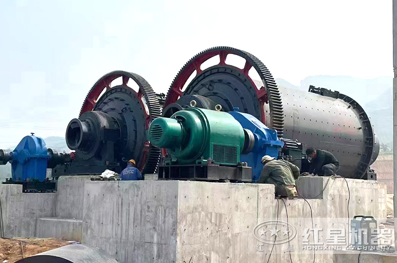 濕式球磨機生產現(xiàn)場 濕式球磨機生產現(xiàn)場